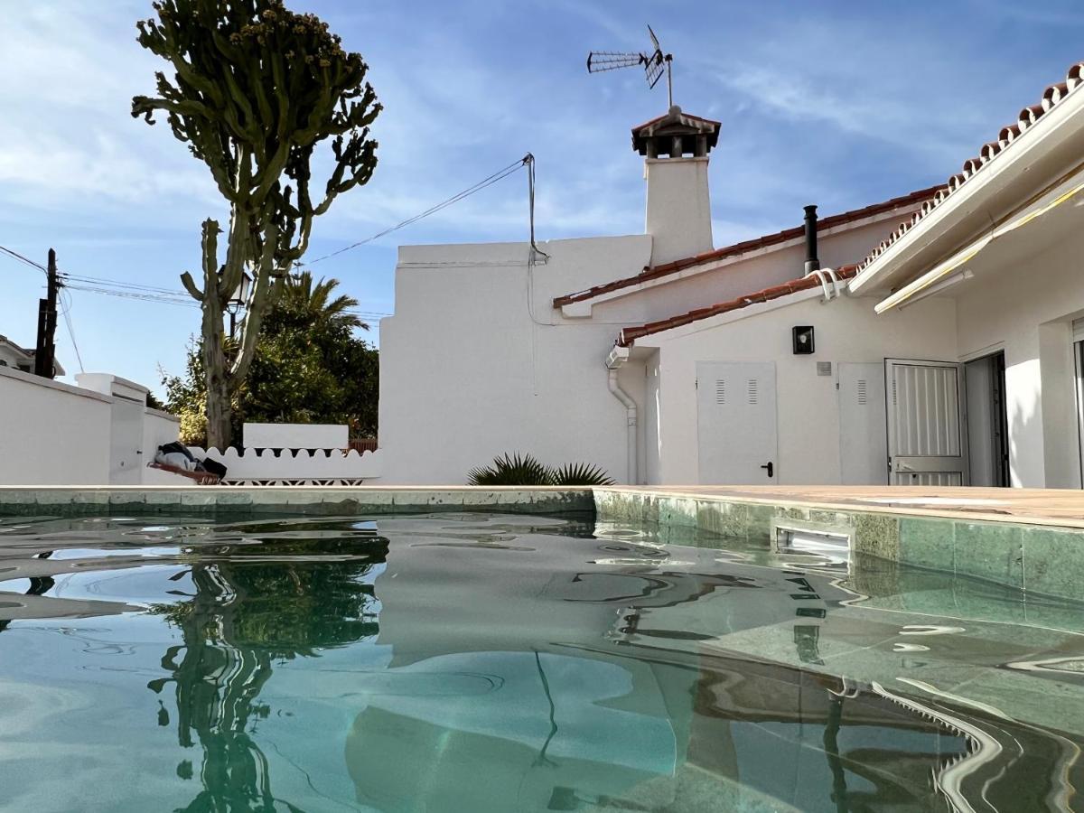 Karibu Beach & Pool Marbella Exteriör bild
