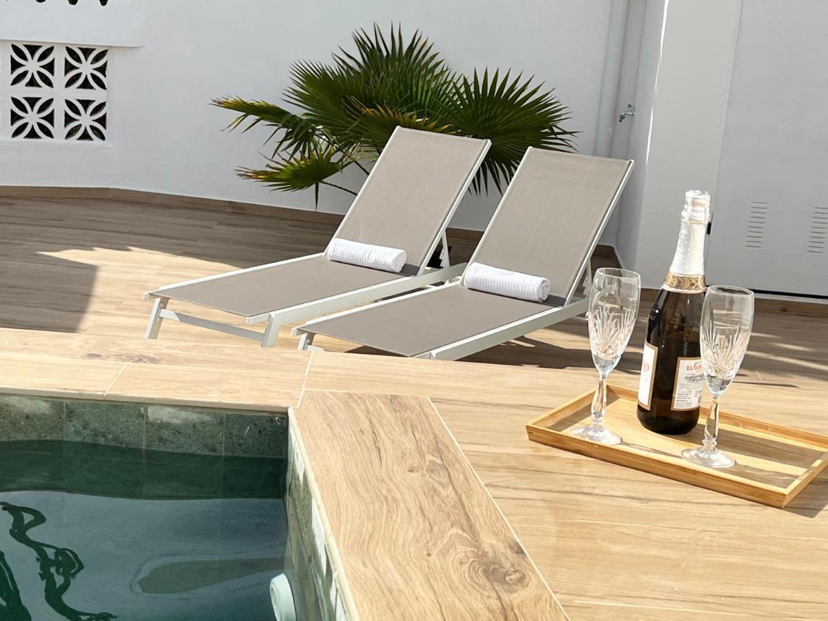 Karibu Beach & Pool Marbella Exteriör bild
